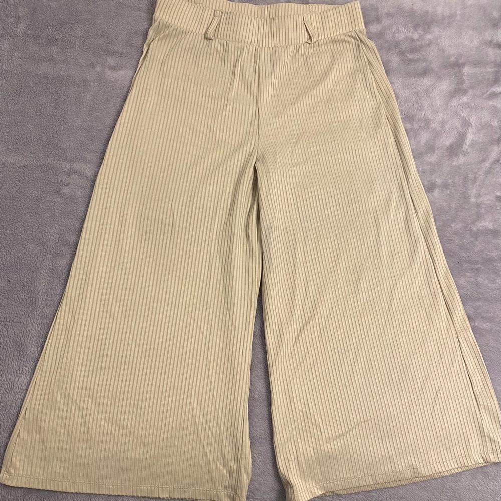 Cream Capris Pants.